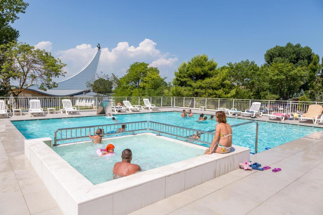 Residence Alla Rotonda Lido di Jesolo Luaran gambar