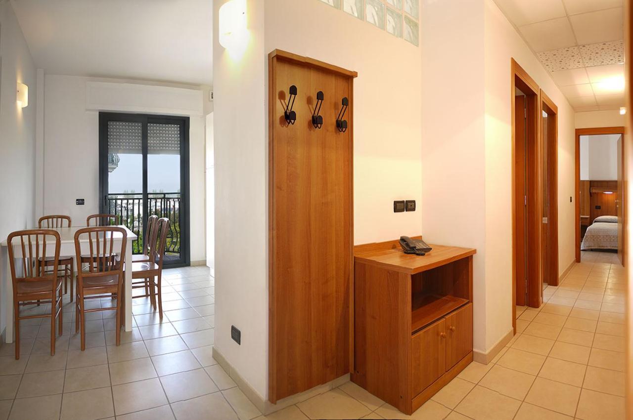 Residence Alla Rotonda Lido di Jesolo Luaran gambar
