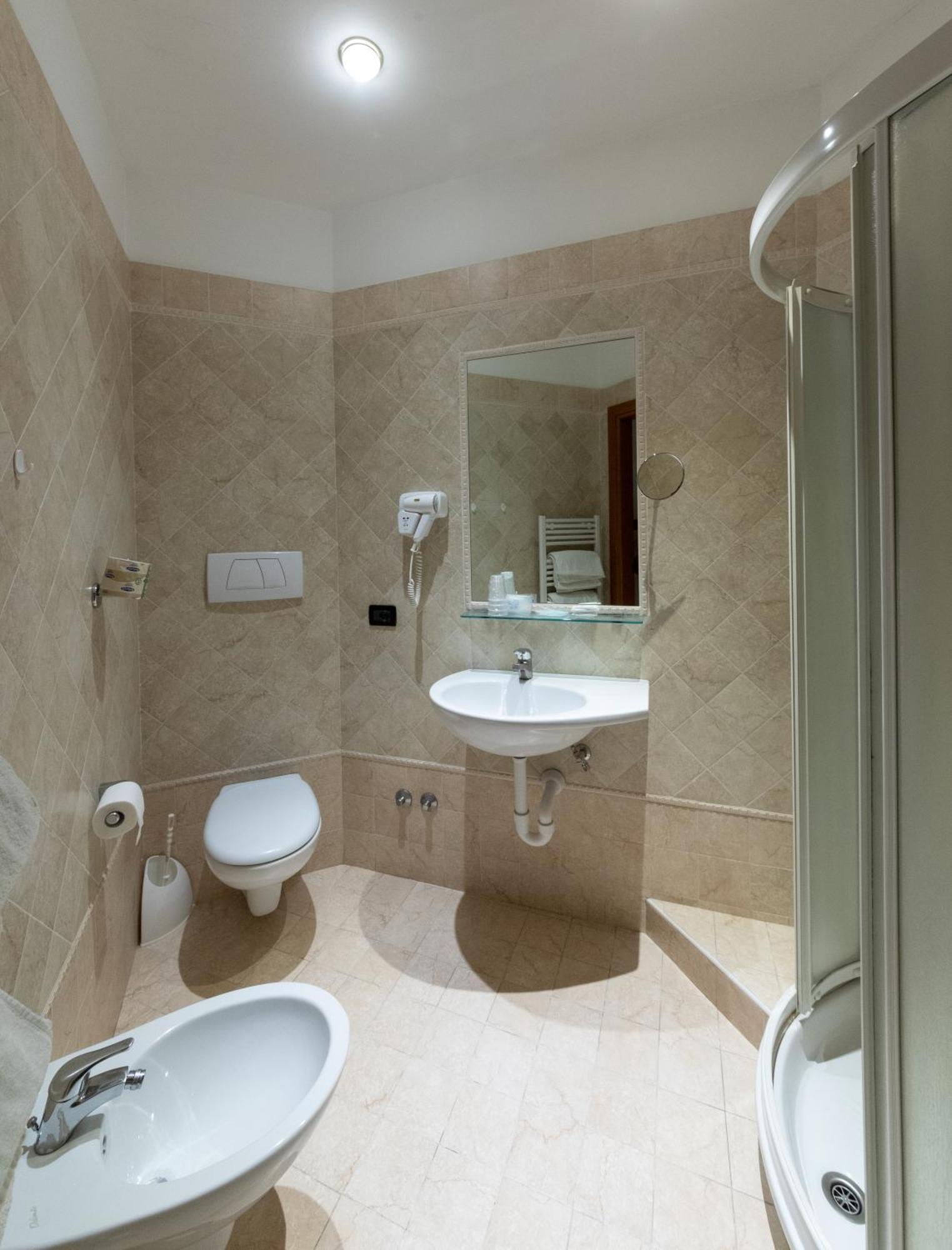 Residence Alla Rotonda Lido di Jesolo Bilik gambar