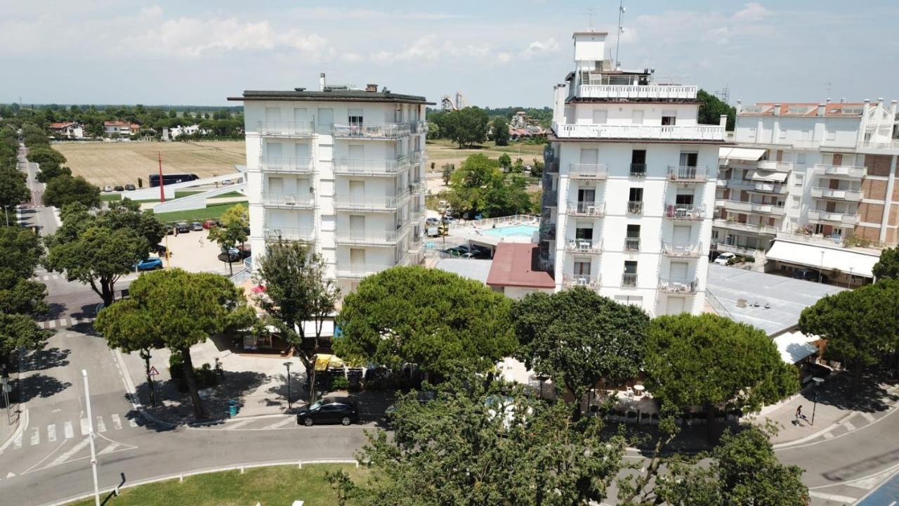 Residence Alla Rotonda Lido di Jesolo Luaran gambar