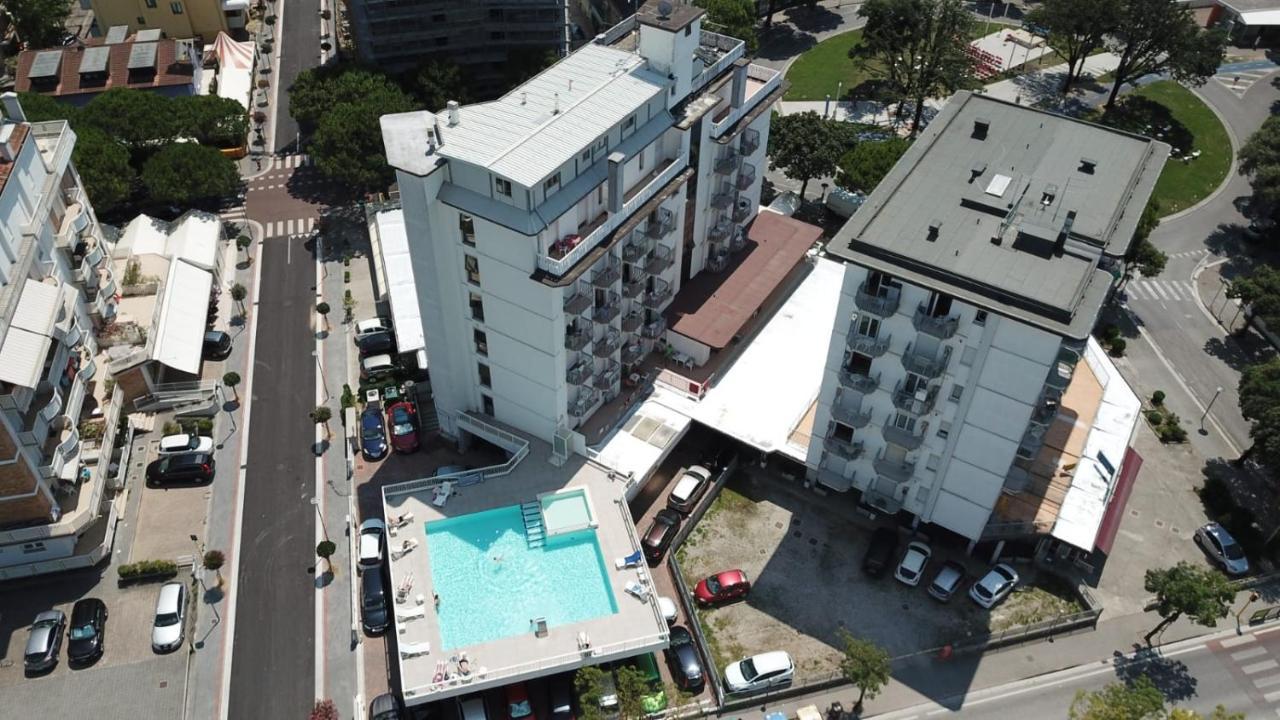 Residence Alla Rotonda Lido di Jesolo Luaran gambar